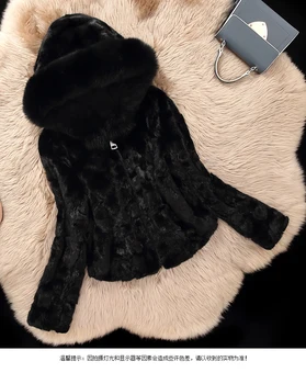 2019. gada rudens un ziemas modes jaunu lupatu, kažoku maza daļa ar kapuci sieviešu ūdeles, kažoku