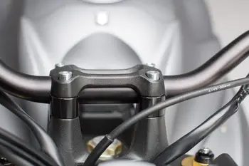 CNC Alumīnija Motociklu Bārs Skavas Atspere Stūres Rokturi Bārs Stāvvadi 20mm līdz Suzuki GSXS1000 GSXS1000F GSX S1000 S1000F