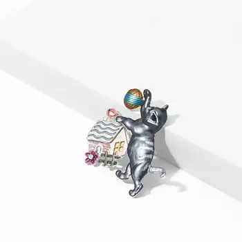 Cring Coco Gudrs Dizains Kaķis Spēlējas ar Bumbu Dzijas Piespraudes Piespraudes Dāmas Emaljas Dzīvnieku Māja Pilienu eļļas Broša Pin Sievietēm