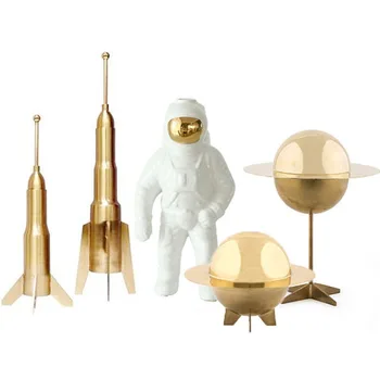 Ziemeļvalstu Zelta Planētas Metāla Figūriņas Zvaigžņotām Debesīm Rotājumu Kosmosa Tehnoloģiju Tēmu Modelis Astronauts Statuja Mājas Apdare Dāvanu