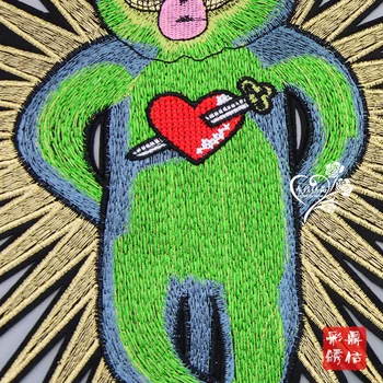 Šifrētu versija otrādi green monkey liels stiepļu plāksteris uzlīme mērkaķis viena bultiņa valkāt sirds izšuvumus, aplikācijas